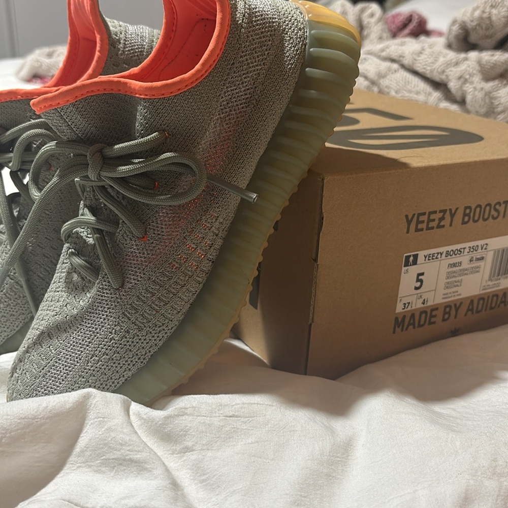 Yeezy Boost 350 V2 size 5